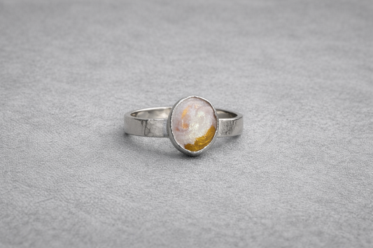 Wide band with oval setting